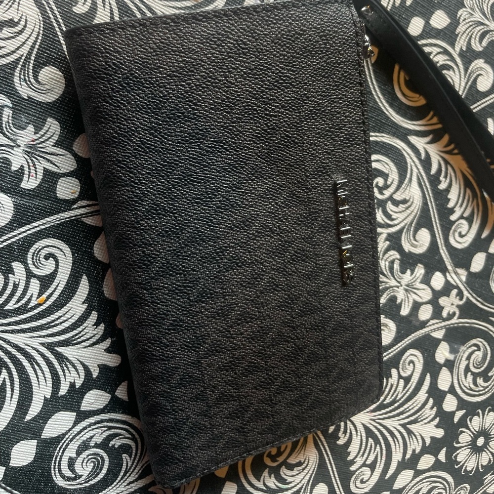 Michael Kors Wristlet Cell Wallet